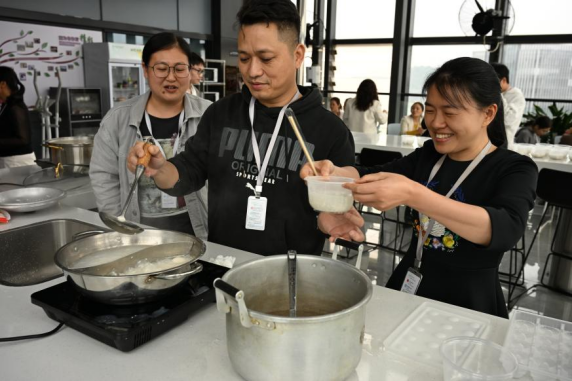 上元暖融，情满mk体育｜2026 元宵佳节送福