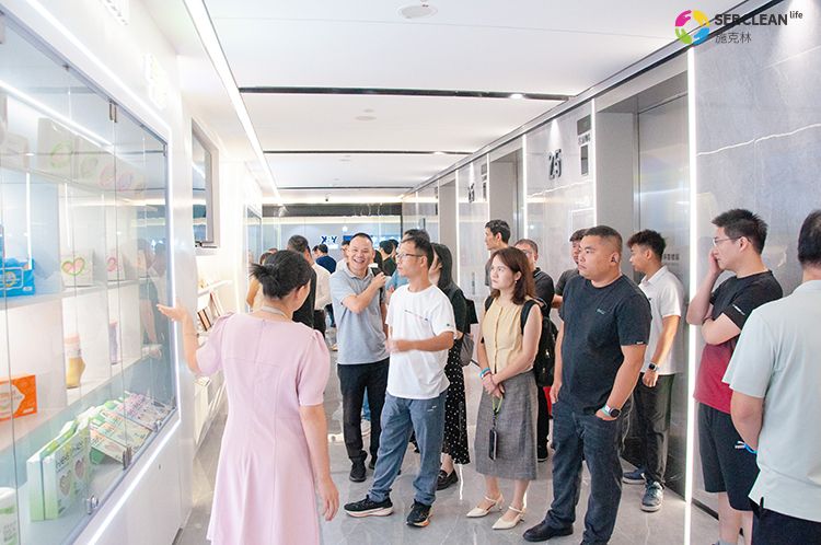 广东省工业和信息化厅2025
年高端装备制造产业集群培育专题研修班一行到访深圳市mk体育实业有限公司开展参观学习活动